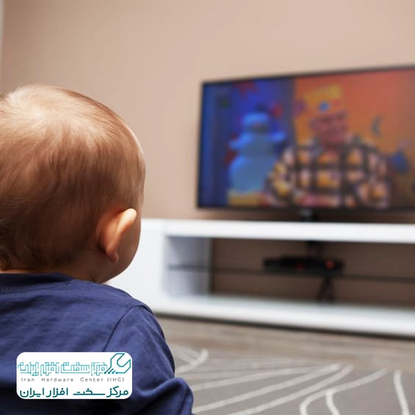 تماشای تلویزیون برای چشم نوزاد